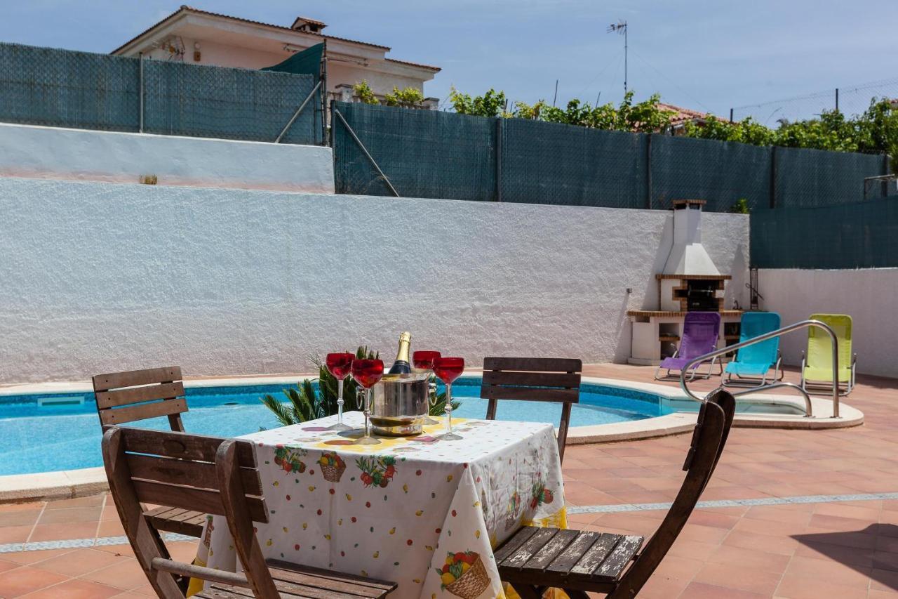 Villa Lilia Vilanova i la Geltrú Esterno foto